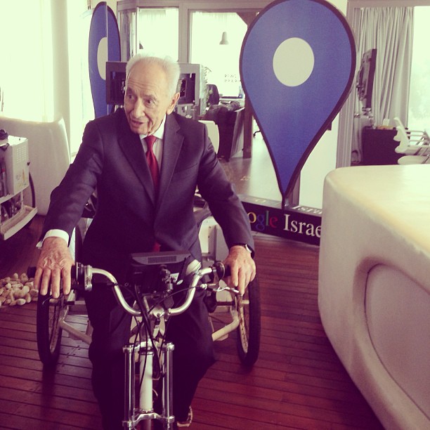 Innovation knows no age: Shimon Peres takes Google’s streetview for a ride