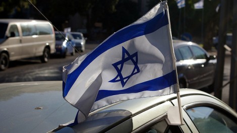 israeli-flag-car
